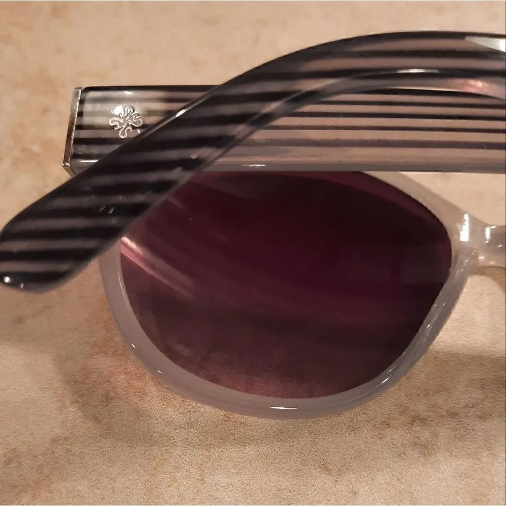 Simply Vera Vera Wang translucent grey